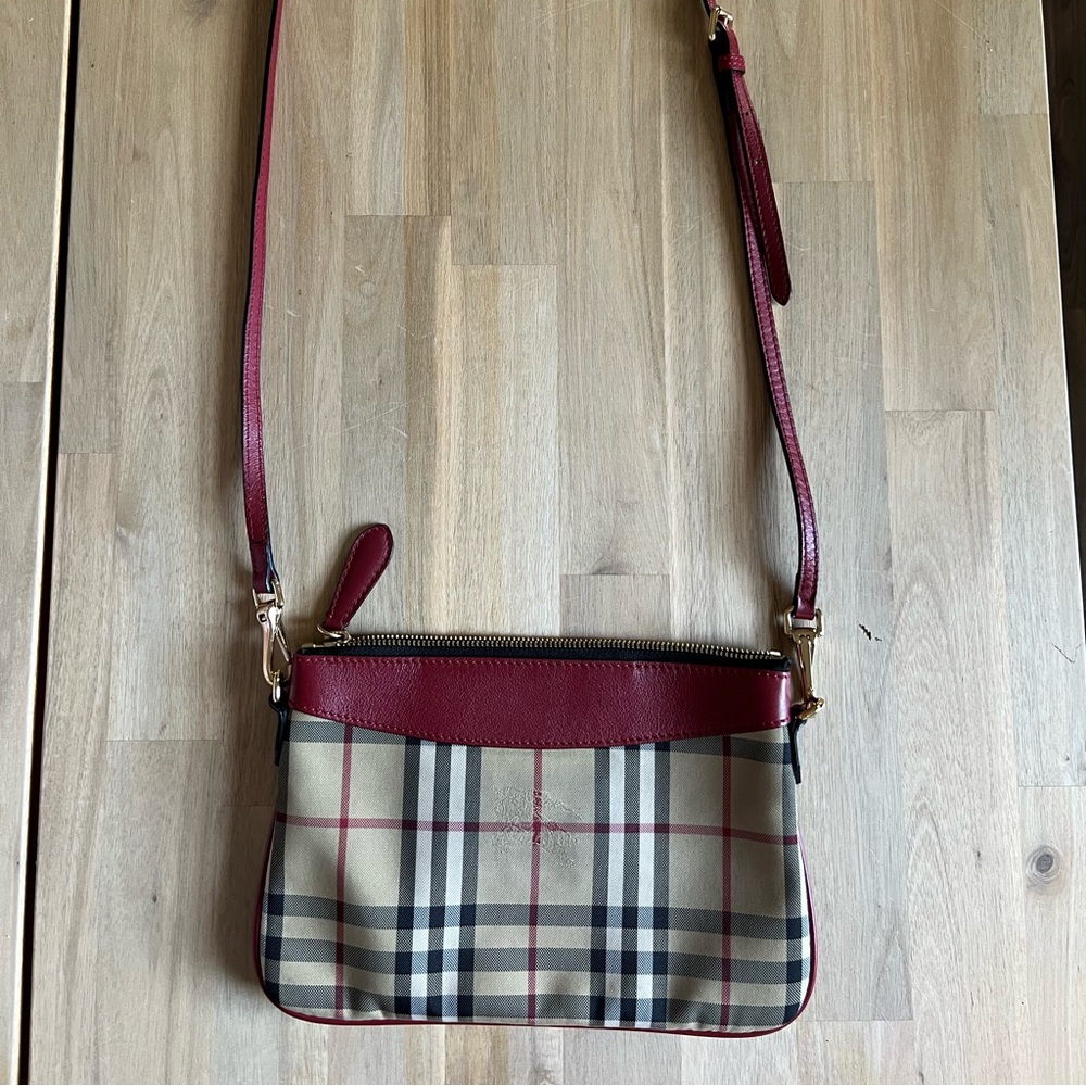 Burberry House Check Classic Leather Crossbody Clutch Bag